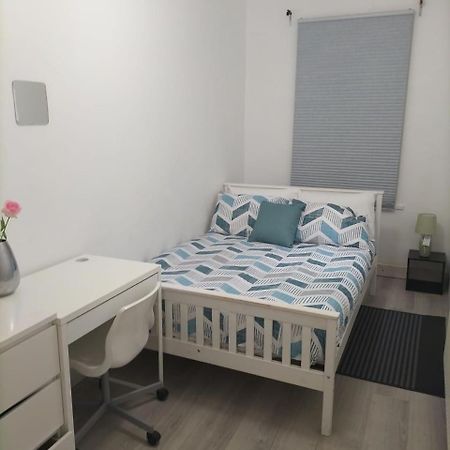 Comfortable Double Bed Located Near City Centre, Suitable For Contractors Health Care Professionals Or Long Business Stays In Coventry Or Delightful Holidays In Coventry Or Within The West Midlands Area Free Wifi Tea And Coffee Provided מראה חיצוני תמונה
