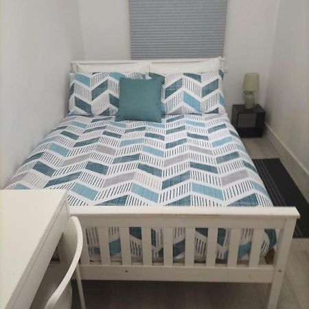 Comfortable Double Bed Located Near City Centre, Suitable For Contractors Health Care Professionals Or Long Business Stays In Coventry Or Delightful Holidays In Coventry Or Within The West Midlands Area Free Wifi Tea And Coffee Provided מראה חיצוני תמונה